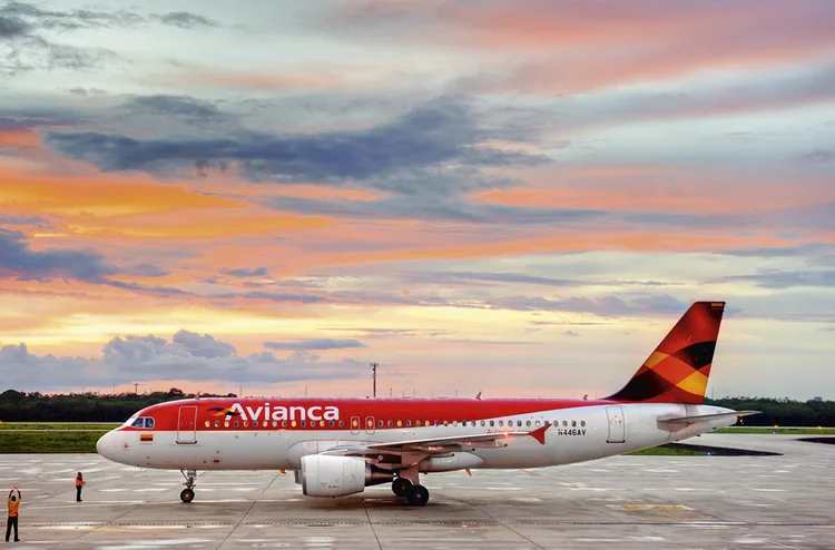 Avianca: a empresa conseguiu vender espaços de pouso e decolagem em aeroportos em leilão, mas o plano de recuperação judicial segue questionado (Oscar Garces/AGB Photo/Exame)