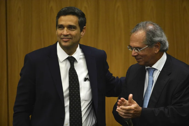 Roberto Campos Neto e Paulo Guedes: estrutura do órgão que investiga movimentações financeiras estará sob poder do presidente do BC (Fabio Rodrigues Pozzebom -Agência Brasil/Agência Brasil)