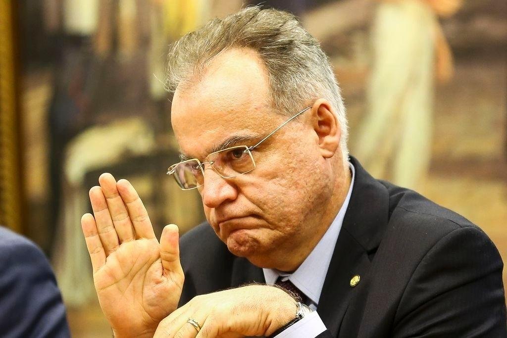 Relator mantém em 55 anos idade mínima para aposentadoria de policiais