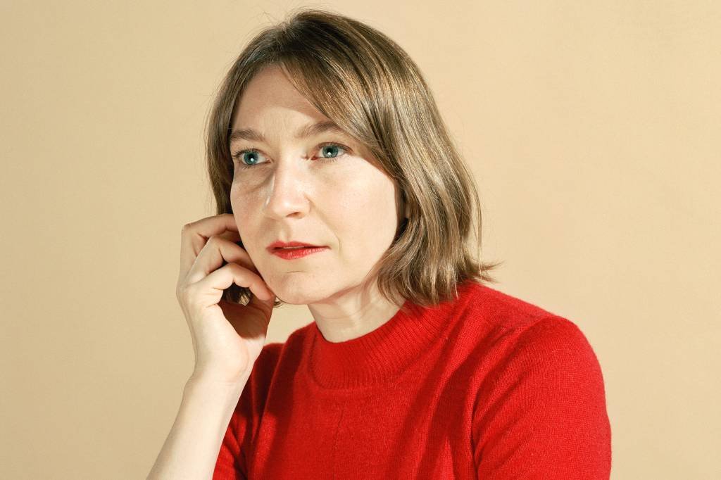 Não confio em livros sem humor porque a vida é absurda, diz Sheila Heti