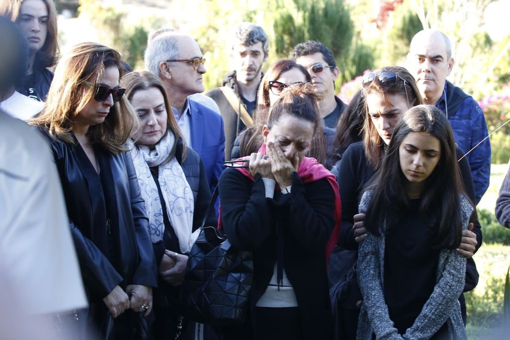 João Gilberto é sepultado em cerimônia reservada a família e amigos