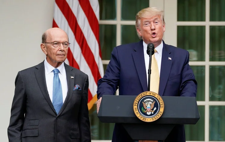 Wilbur Ross (à esq.) e Donald Trump: secretário de Comércio reúne-se com governo e empresários no Brasil nesta semana (Kevin Lamarque/Reuters)