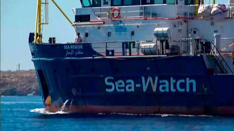 Capitã de navio humanitário Sea-Watch 3 é solta pela Justiça italiana
