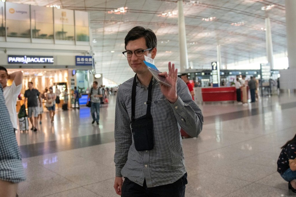 Estudante australiano detido na Coreia do Norte é libertado