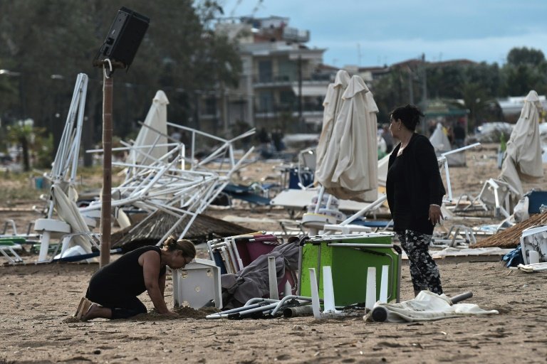 Chuva de granizo e tornados matam seis turistas na Grécia