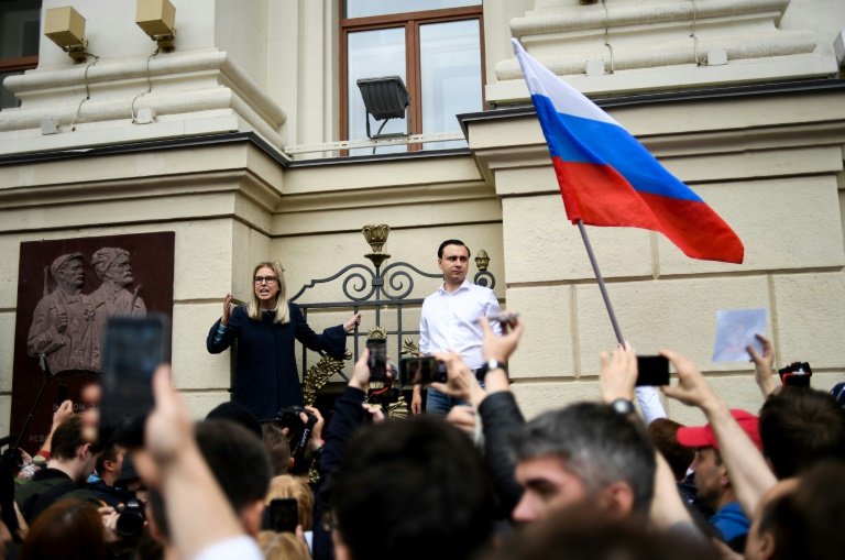 Pré-candidatos da oposição a eleições na Rússia são detidos