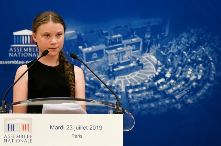 Ativista sueca Greta Thunberg responde a ataques de deputados franceses