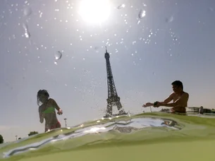 Onda de calor extremo atinge Europa, causa mortes e agrava incêndios florestais