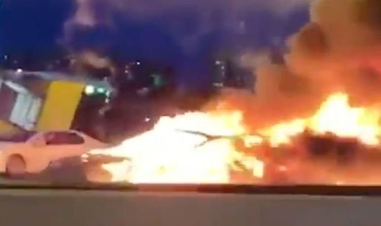 Carro elétrico da Tesla explode após colisão; veja o vídeo