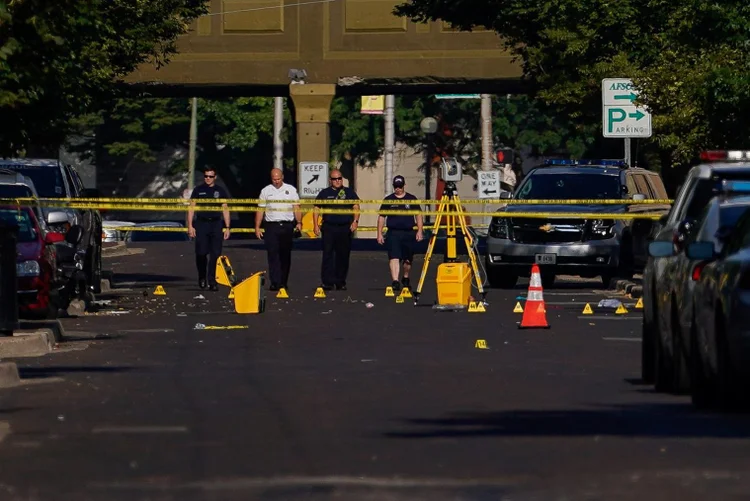 Polícia no local de tiroteio em Dayton, Ohio, dia 4/8/2019 (Bryan Woolston/Reuters)