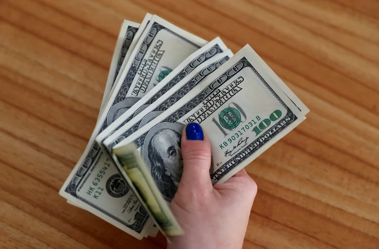 Dólar: dólar interbancário registrou sua primeira queda do ano, cedendo 0,31% a 4,0519 reais na venda. (Marcos Brindicci/Reuters)
