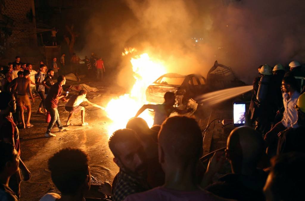 Acidente de trânsito causa explosão e deixa ao menos 19 mortos no Egito
