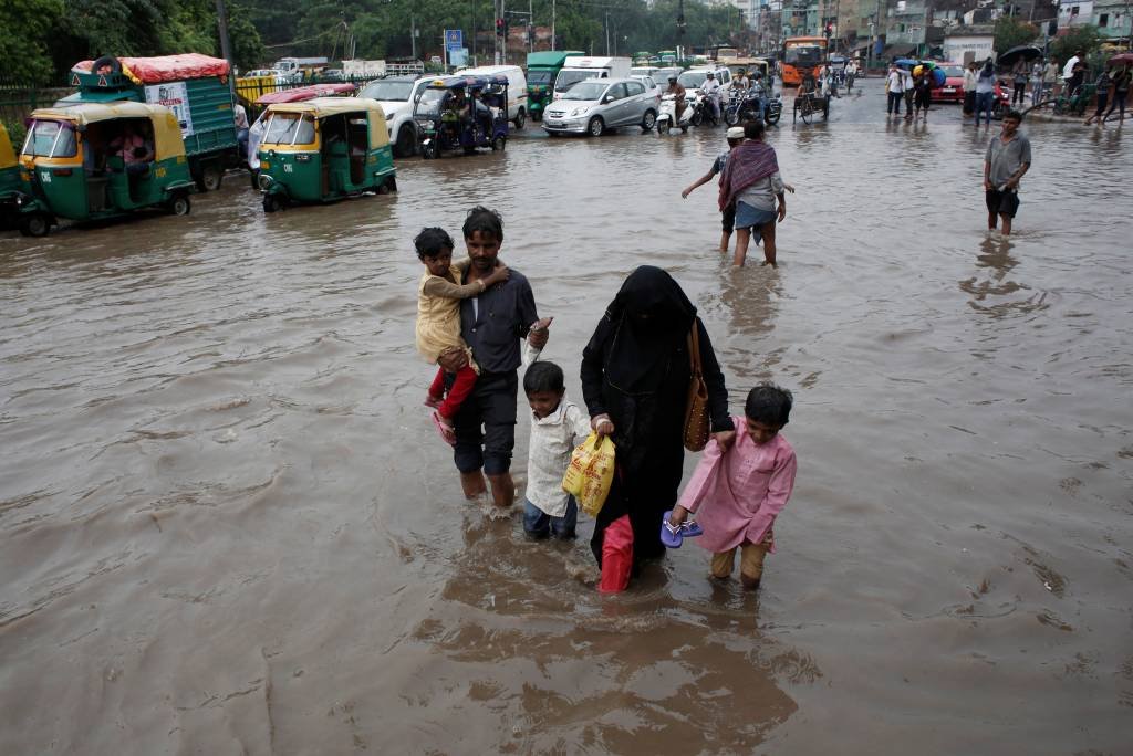 Inundações na Índia deixam mais de 270 mortos e deslocam 1 milhão