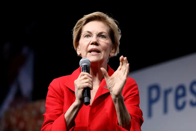 Elizabeth Warren, pré-candidata à Presidência dos EUA: pedido para que a varejista Walmart pare de vender armas (Scott Morgan/Reuters)