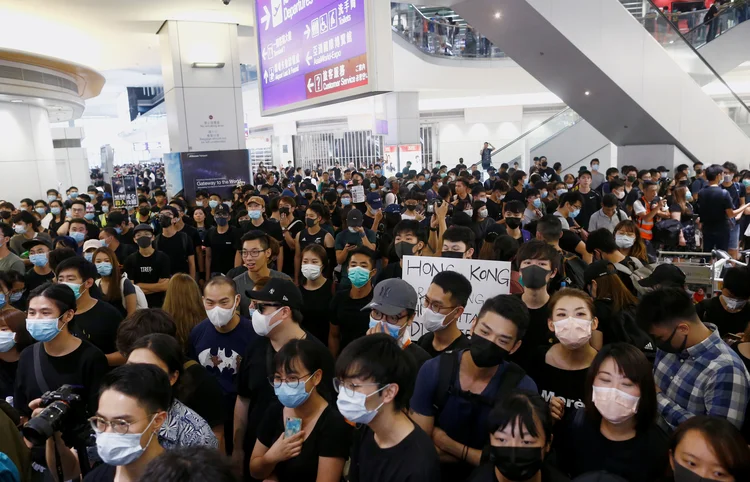 Hong Kong: manifestantes protestam contra uso de força pela polícia e na defesa da manutenção da autonomia perante a China (Thomas Peter/Reuters)