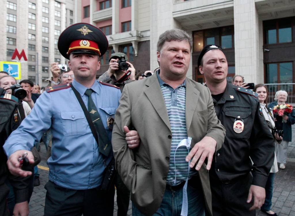 Após protesto, tribunal permite que candidato da oposição russa concorra
