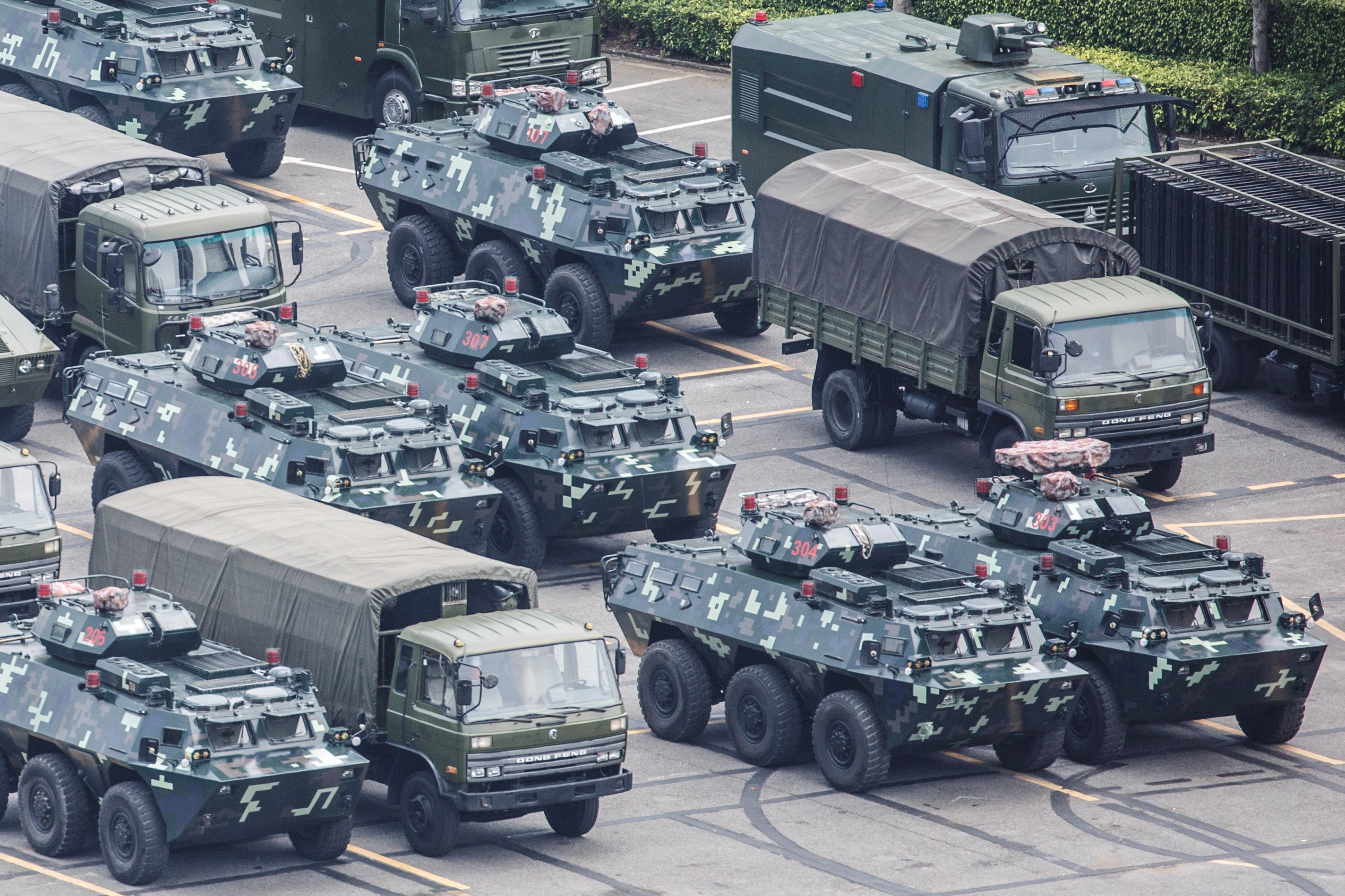 China concentra tropas e blindados perto da fronteira com Hong Kong