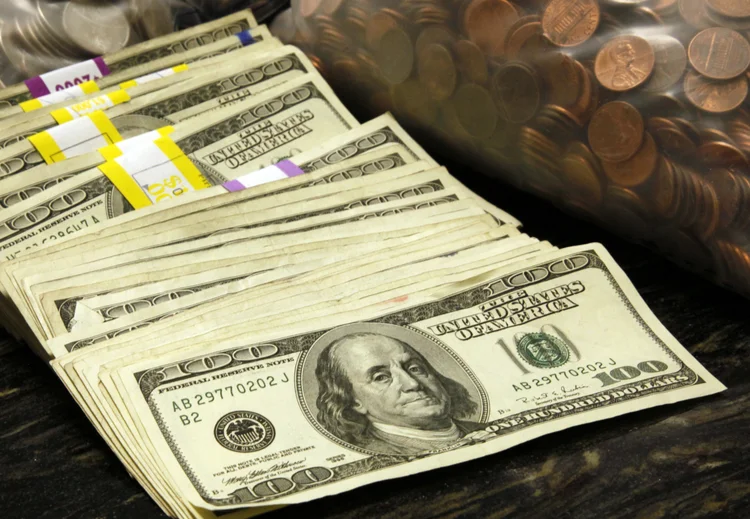 Câmbio: dólar passava a subir frente ao real nesta segunda-feira (Rick Wilking/Reuters)