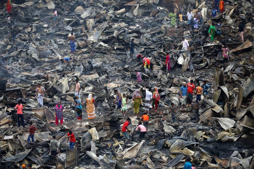 Incêndio deixa mais de 10 mil pessoas sem casa em Bangladesh