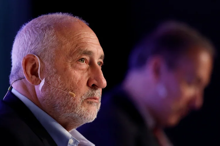 Guzmán e Fernández: o ministro da Economia argentina e o presidente ainda não revelaram a estratégia para renegociar bilhões de dólares em títulos e empréstimos com credores privados e com o FMI (Edgard Garrido/Reuters)