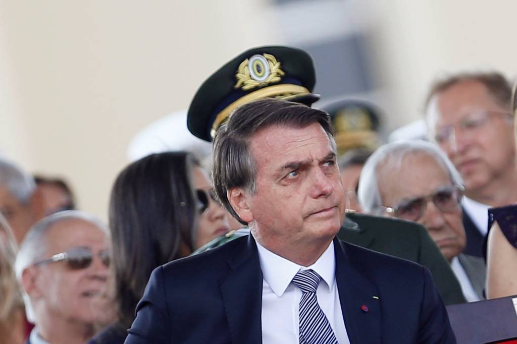 Em reunião com governadores, Bolsonaro reclama de reservas indígenas