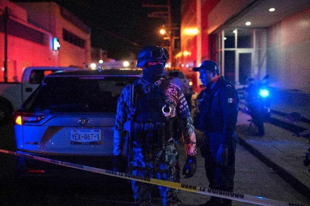 Incêndio em bar do México deixa 25 mortos; polícia suspeita de ataque