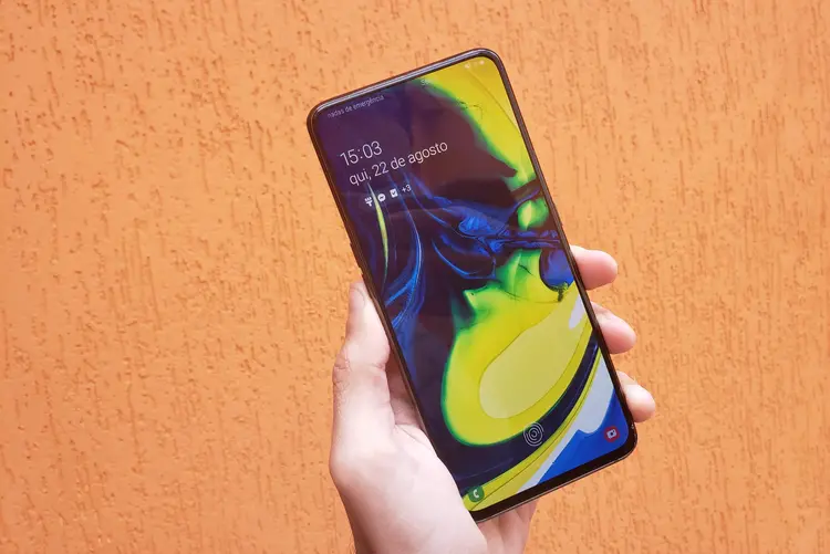 Galaxy A80: aparelho tem recursos tecnológico chamativo na câmera e tem 8 GB de RAM (Lucas Agrela/Site Exame)