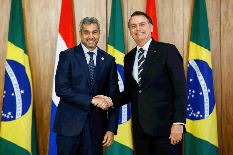 Presidente Jair Bolsonaro e presidente do Paraguai, Mario Abdo, em Foz do Iguaçu (Palácio do Planalto/Flickr)