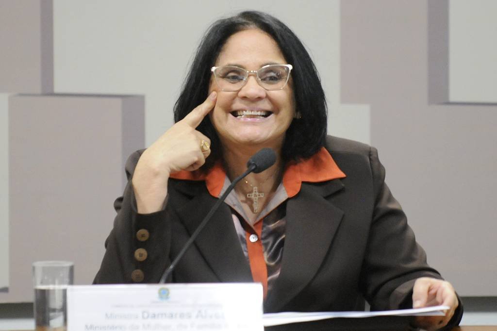 Brasil tem leis avançadas para proteção das mulheres, diz Damares