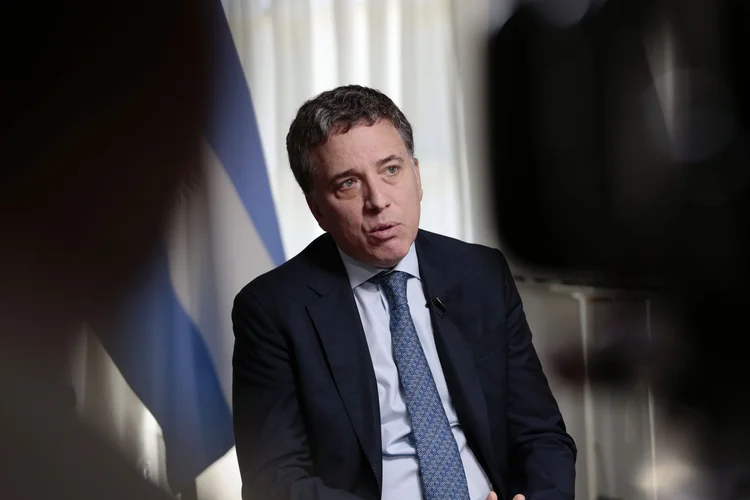 Dujovne: Considero que minha renuncia é coerente com a filiação a um Governo e espaço político que escuta o povo e que atua em consequência disso", disso em carta a Macri (Sarah Pabst/Bloomberg)