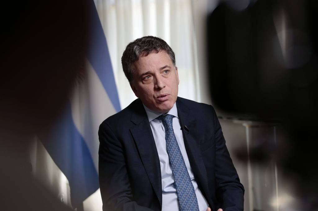 Ministro da Fazenda da Argentina renuncia por caos pós-eleitoral