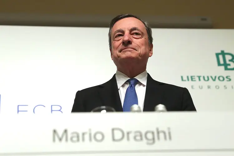 Draghi: após o presidente do BCE sinalizar que as taxas poderiam recuar ainda mais, bancos dizem que não podem descartar cobrança em depósitos por clientes do varejo (Krisztian Bocsi/Bloomberg)