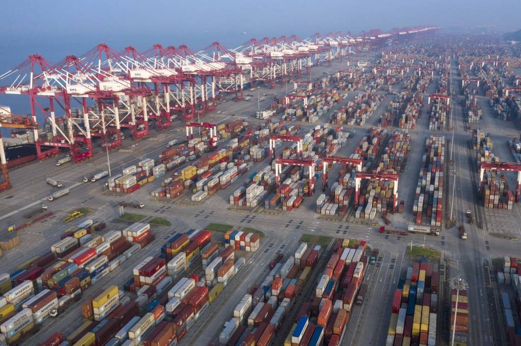 Exportações da China sobem pela primeira vez em 5 meses