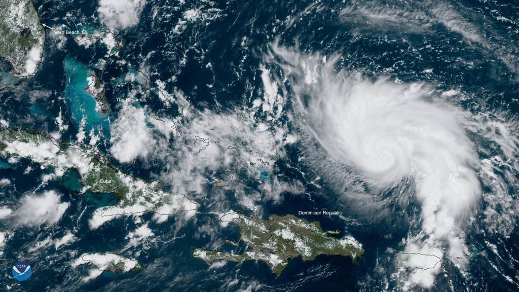 Furacão Dorian: população da Flórida se prepara após alerta de emergência