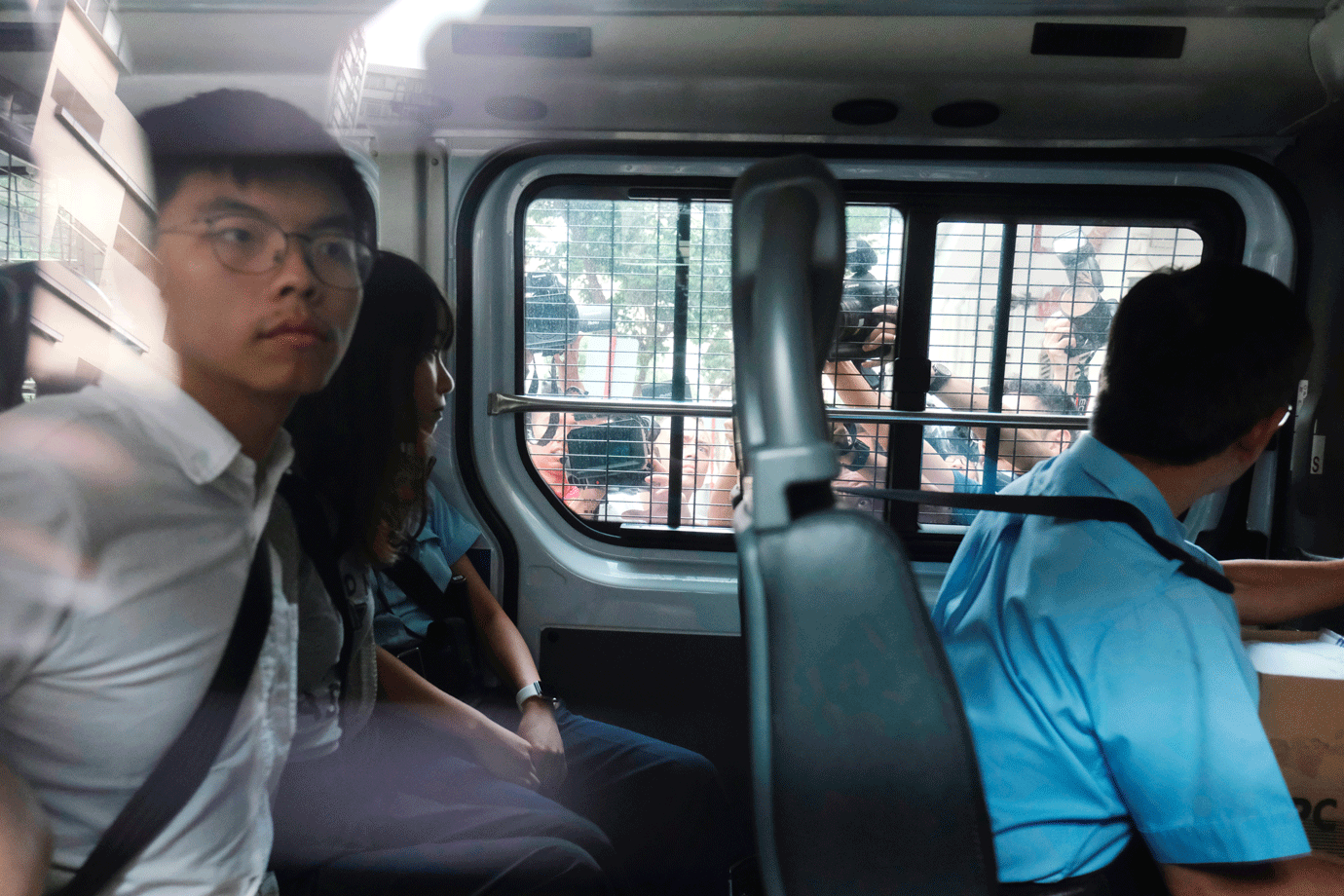 Ativistas pró-democracia são presos em Hong Kong