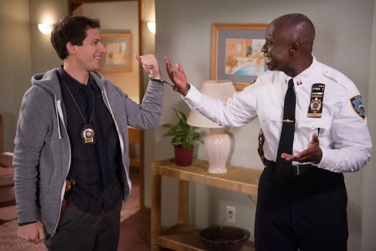 Brooklyn Nine-Nine: lista recomenda dez séries para o Dia dos Pais (NBC/Reprodução)