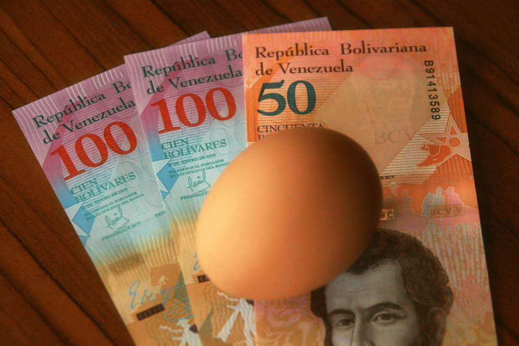 Abaixo de R$12, salário mínimo na Venezuela atinge menor valor da história