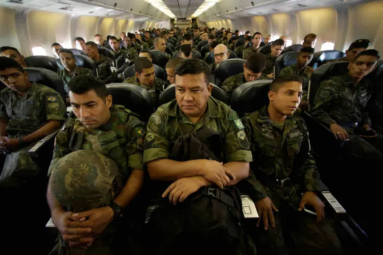 Militares: por causa da reestruturação das carreiras, o impacto da reforma dos militares das Forças Armadas será de uma economia líquida de R$ 10,45 bilhões em 10 anos (Ueslei Marcelino/Reuters)
