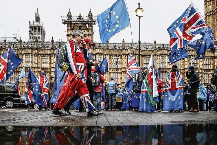 Protestos a favor e contra o Brexit, em 2019: Reino Unido saiu da UE na sexta-feira (31) à noite, mas entrou num período de transição que vai até o fim do ano (Henry Nicholls/Reuters)