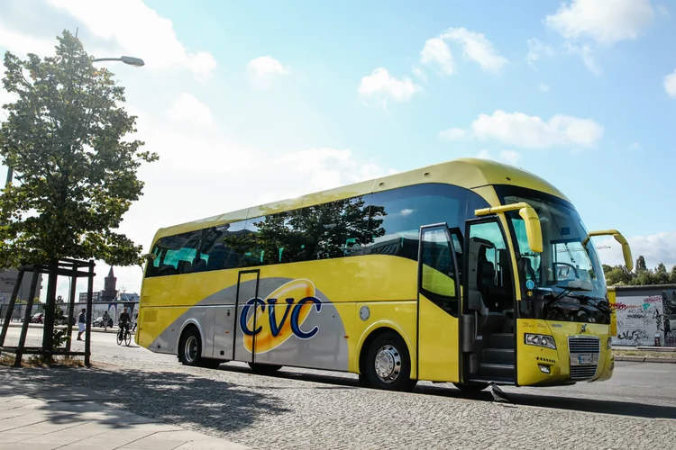 As viagens de ônibus correspondem, atualmente, a 7% das vendas da CVC (CVC/Divulgação)