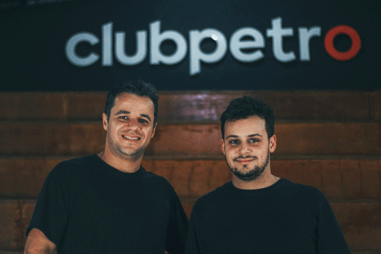 Ricardo e Breno Pires, do ClubPetro: entre 2011 e 2015, o software rodou apenas nos postos da família (ClubPetro/Divulgação)