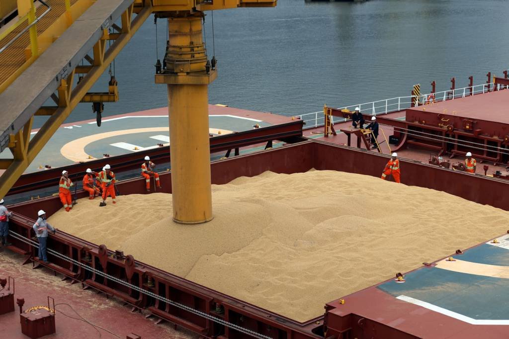 Brasil vai exportar mais soja que o esperado por disputa EUA-China