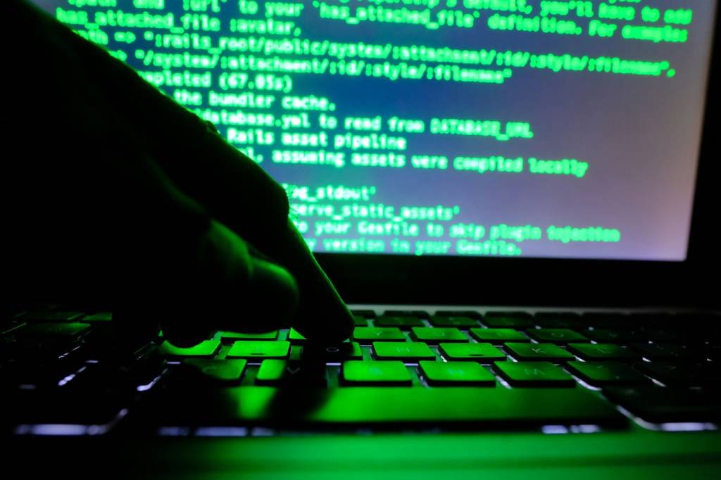 Crimes digitais: Brasil registra cerca de 15 bilhões de tentativas de ataque cibernético em apenas três meses, mostra levantamento (Getty Images/Towfiqu Photography)