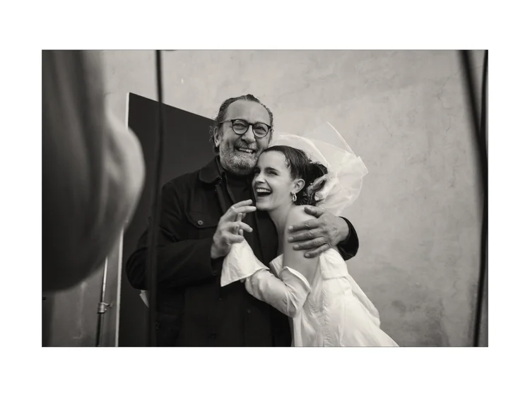 Fotografia de Emma Watson, nos bastidores do Calendário Pirelli 2020, assinado por Paolo Roversi (Pirelli/Alessandro Scotti/Divulgação)