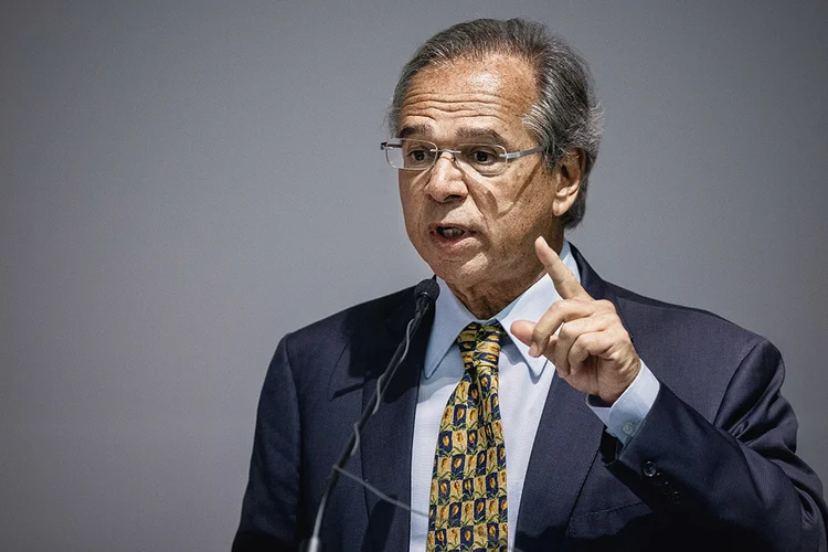 GUEDES: o ministro da Economia Guedes já chegou a dizer que trabalha com a proposta de criação de imposto único federal com base no IVA / Eduardo Anizelli/Folhapress