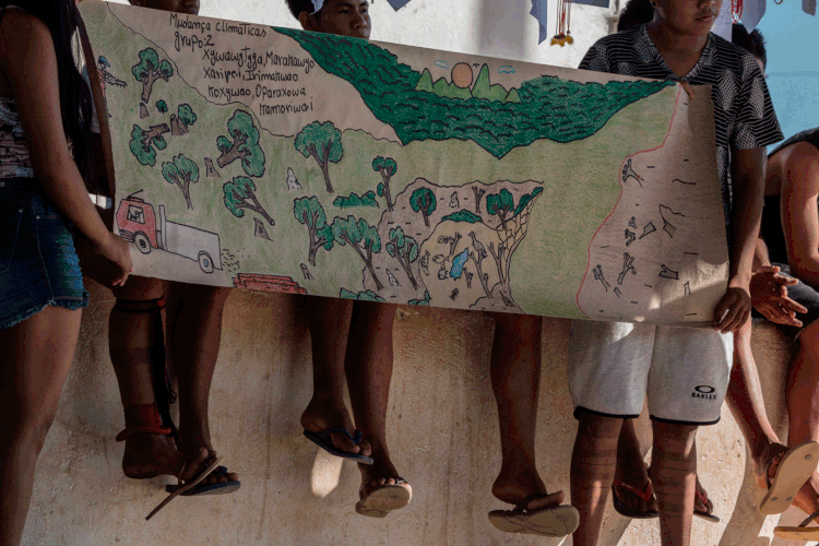 Indígenas: Alunos da Escola Indígena apresentam seminário sobre desmatamento (Julia Dolce/Agência Pública)