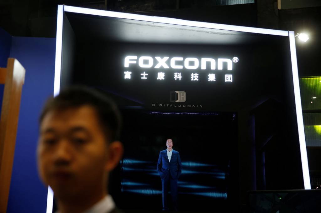 Foxconn: Fontes dizem que empresa de Taiwan estaria em busca de comprador pra sua fábrica de painéis de LCD na China (Aly Song/File Photo/Reuters)