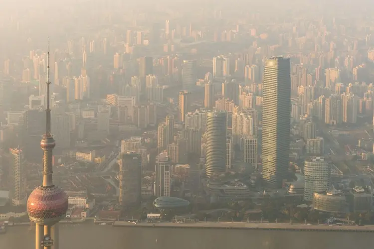 Poluição em Xangai: questão impacta economia e saúde. (Barcroft Media / Colaborador/Getty Images)