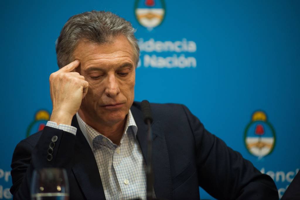 Pacote de Macri não acalma mercado e peso argentino segue em queda