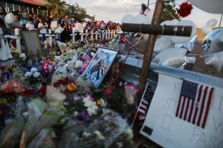 Homenagem a mortos no Texas: liberação de armas e imigração voltam ao centro dos debates nos EUA (Mario Tama/Getty Images)